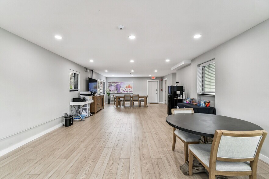 More Photos Of 830 W Kennedy Blvd, Tampa Apartments For Lease