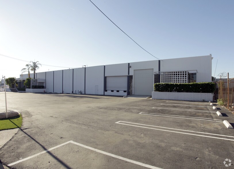 More Photos Of 2701 Carrier Ave, Commerce Distribution For Lease