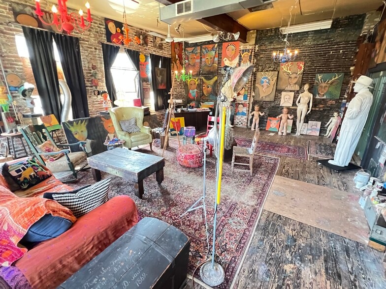 More Photos Of 1438-1442 Light St, Baltimore Showroom For Sale