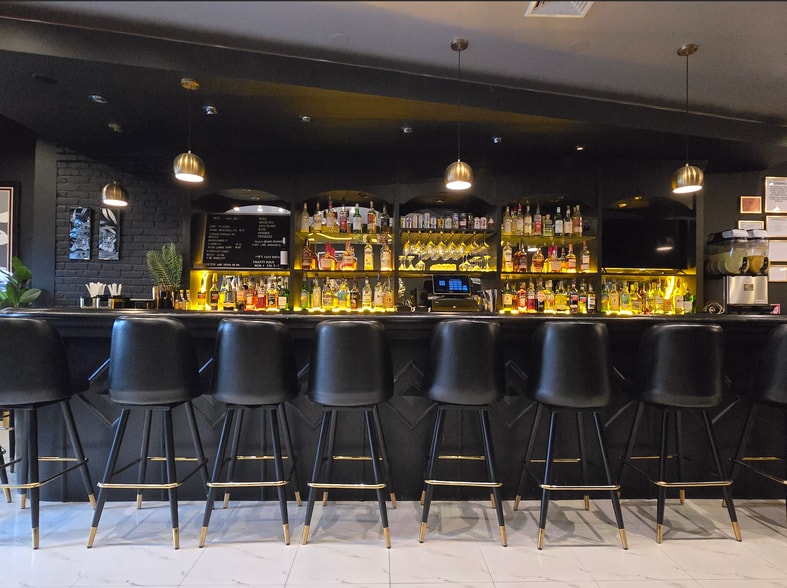 More Photos Of 464 Onderdonk Ave, Flushing Storefront Retail Residential For Lease