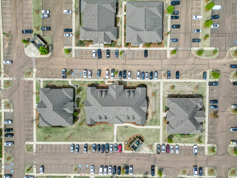 More Photos Of 306 Enterprise Dr, Oxford Office For Sale