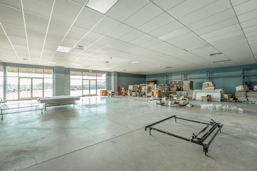 More Photos Of 150 Pearl Dr, LaFayette Restaurant For Sale