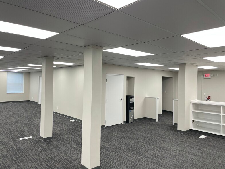 More Photos Of 23875 Northwestern Hwy, Southfield Office For Lease