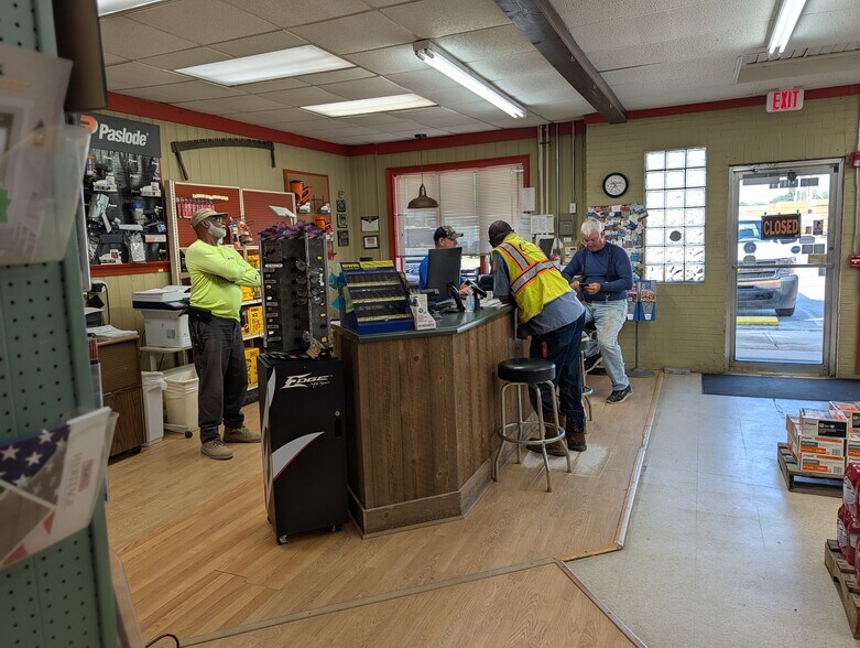 More Photos Of 612 Ball Street, Perry Storefront Retail Office For Sale