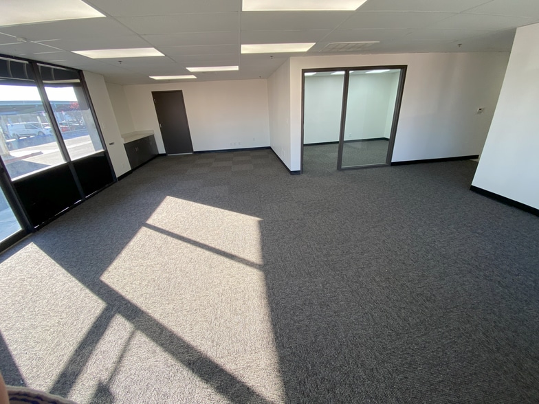 More Photos Of 2015 Westwind Dr, Bakersfield Warehouse For Lease