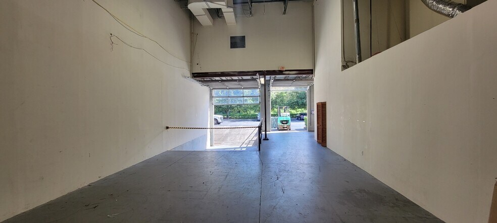 More Photos Of 8750 Exchange Dr, Orlando Warehouse For Lease