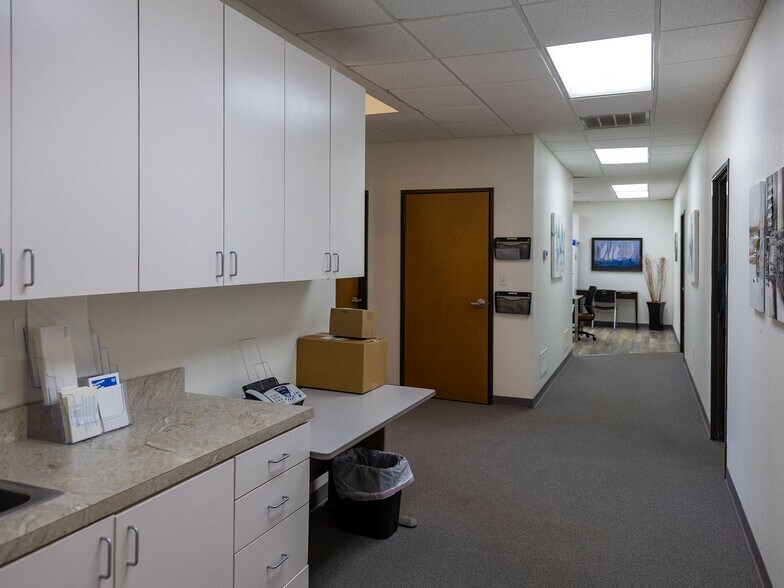 More Photos Of 7250 W Vickery Blvd, Fort Worth Office For Sale