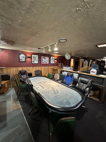 More Photos Of 295 S Broadway, Coos Bay Restaurant For Sale