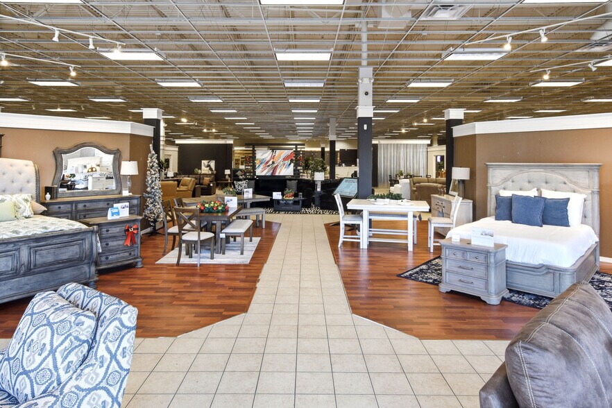 More Photos Of 1350 N Broadway Ave, Bartow Freestanding For Lease