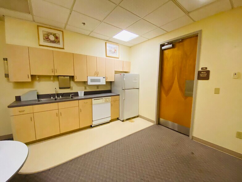 More Photos Of 404 Hall of Fame Dr, Lake City Medical For Lease