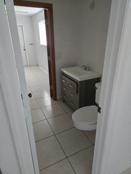 More Photos Of 3677 Central Ave, Fort Myers Medical For Lease