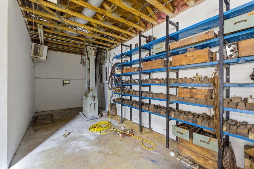 More Photos Of 2122 S Glenstone Ave, Springfield Freestanding For Sale