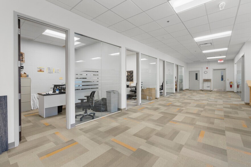 More Photos Of 10 Mile Hill Rd, Newtown Warehouse For Lease
