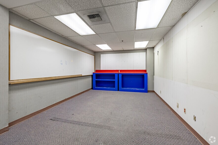 More Photos Of 2711-2717 Winona Ave, Burbank Research And Development For Sale