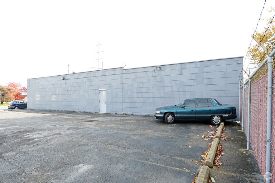 More Photos Of 15270-15304 E 8 Mile Rd, Detroit Storefront For Sale