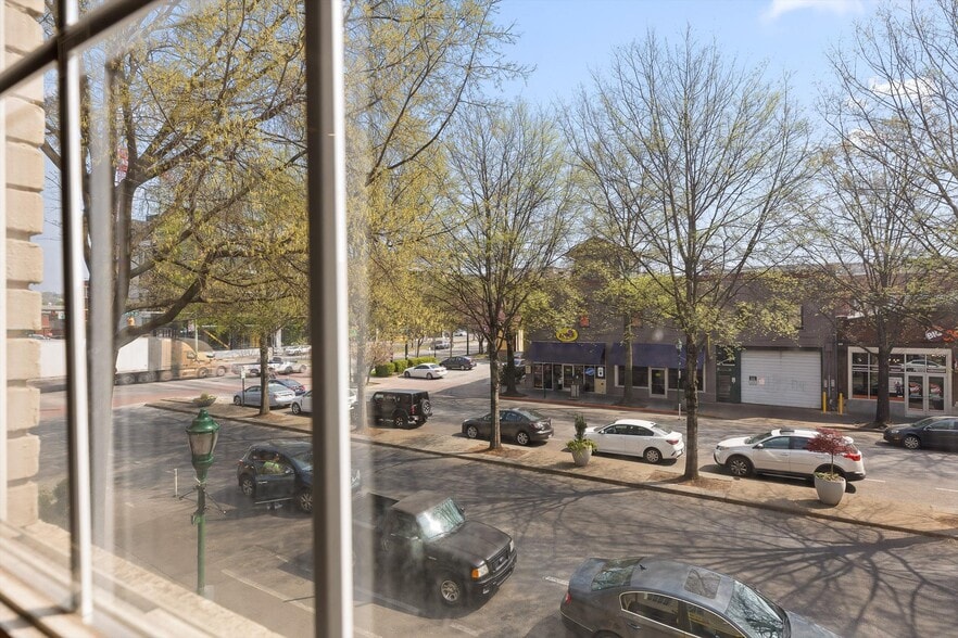 More Photos Of 407 Broad St, Chattanooga General Retail For Lease