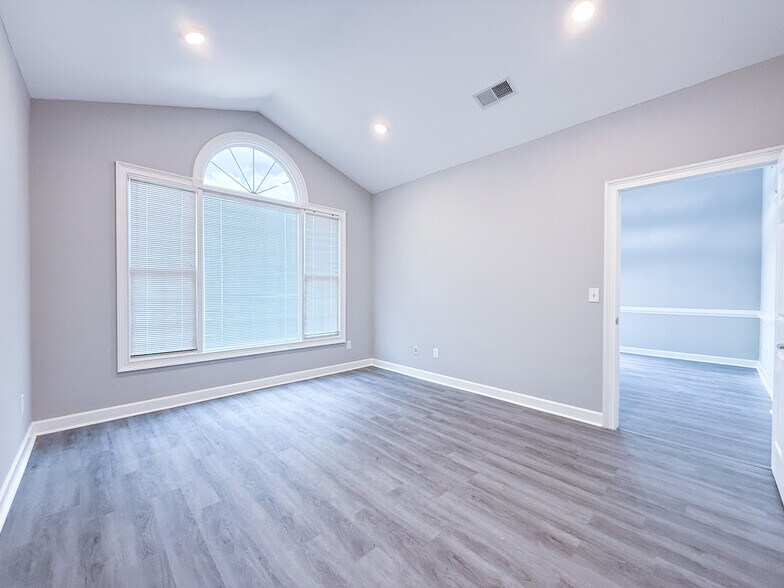 More Photos Of 1701-1704 Macy Dr, Roswell Office For Lease