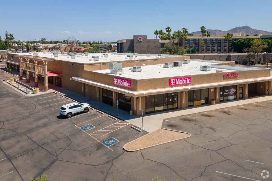 More Photos Of 10215 N 28th Dr, Phoenix General Retail For Lease