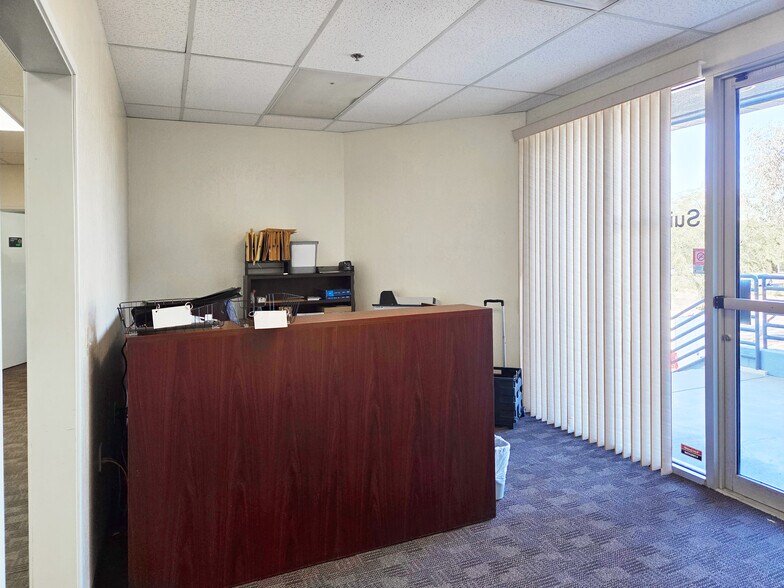 More Photos Of 1929 W Lone Cactus Dr, Phoenix Light Distribution For Sale