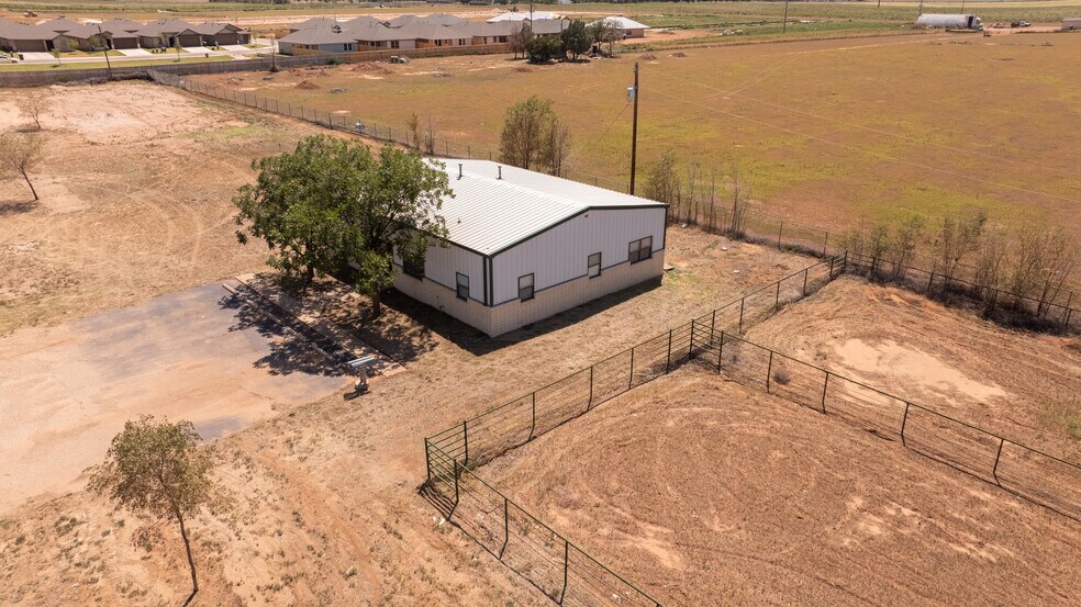 More Photos Of 510 Valencia Ave, Lubbock Warehouse For Sale