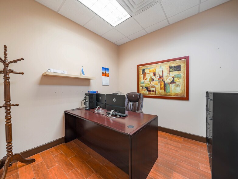 More Photos Of 7350 Futures Dr, Orlando Office For Sale