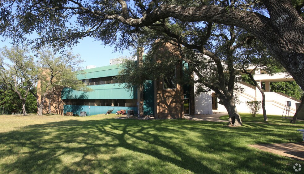 More Photos Of 220 Foremost Dr, Austin Schools For Lease