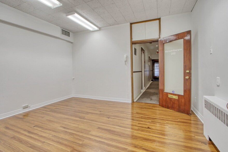 More Photos Of 1966-1970 Boul Graham, Mont-Royal General Retail For Lease