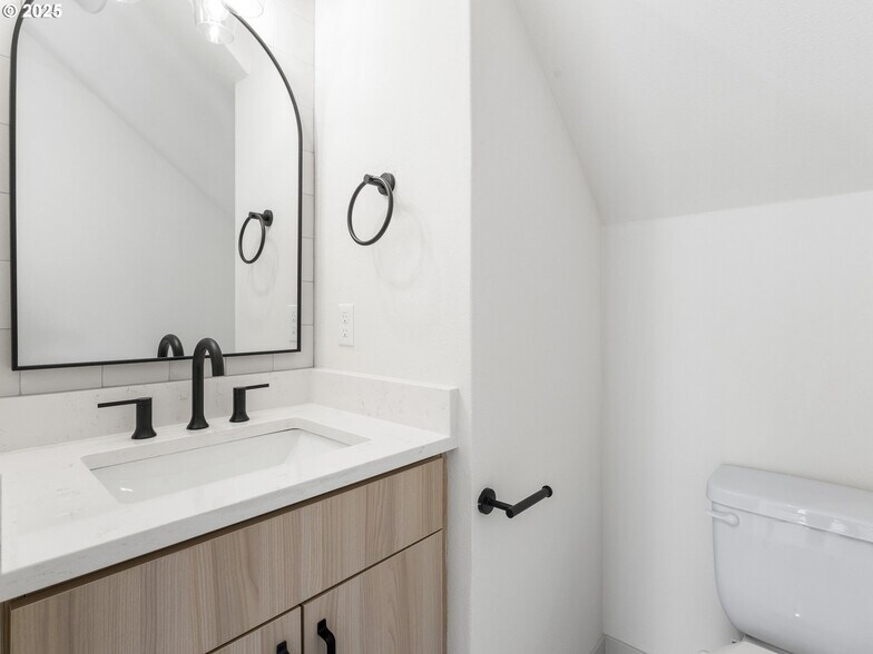 More Photos Of 305 Jetty ave, Lincoln City Multifamily For Sale