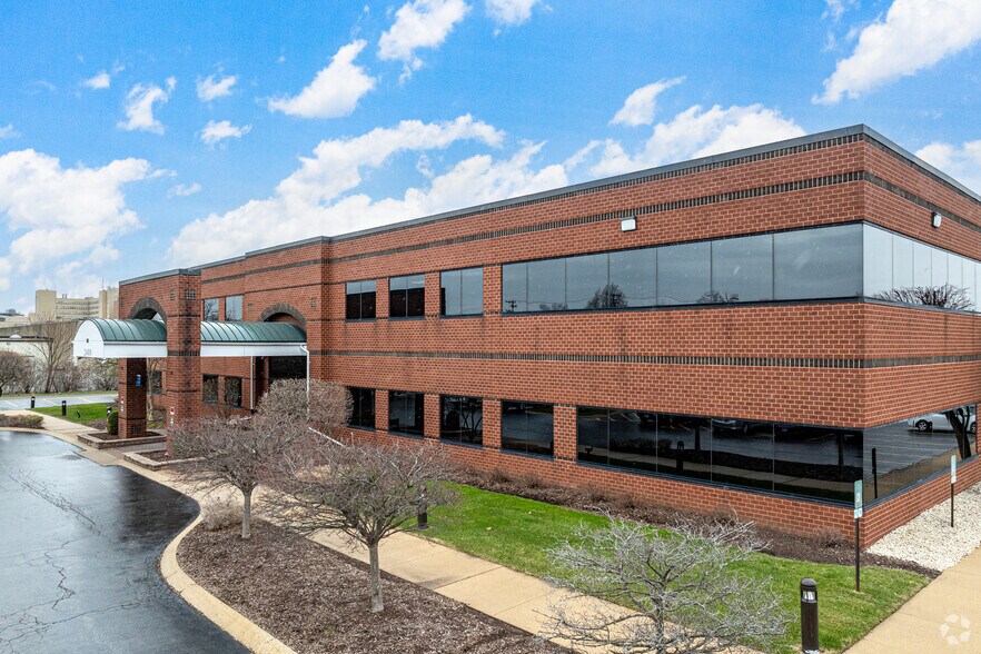 Primary Photo Of 2400 W Glenwood Ave, Joliet Office For Lease