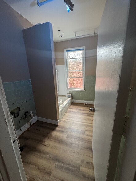 More Photos Of 2449 Shirley Ave, Baltimore Flex For Sale