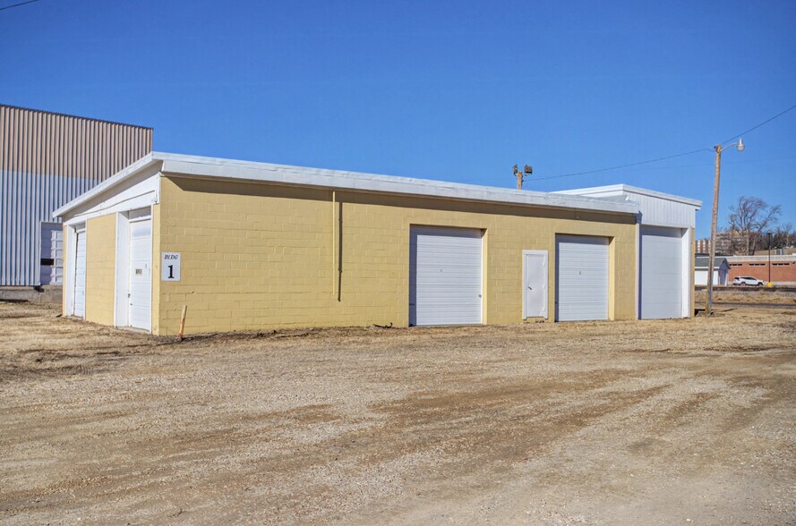 More Photos Of 1003 S 12th St, Marshalltown Industrial For Sale