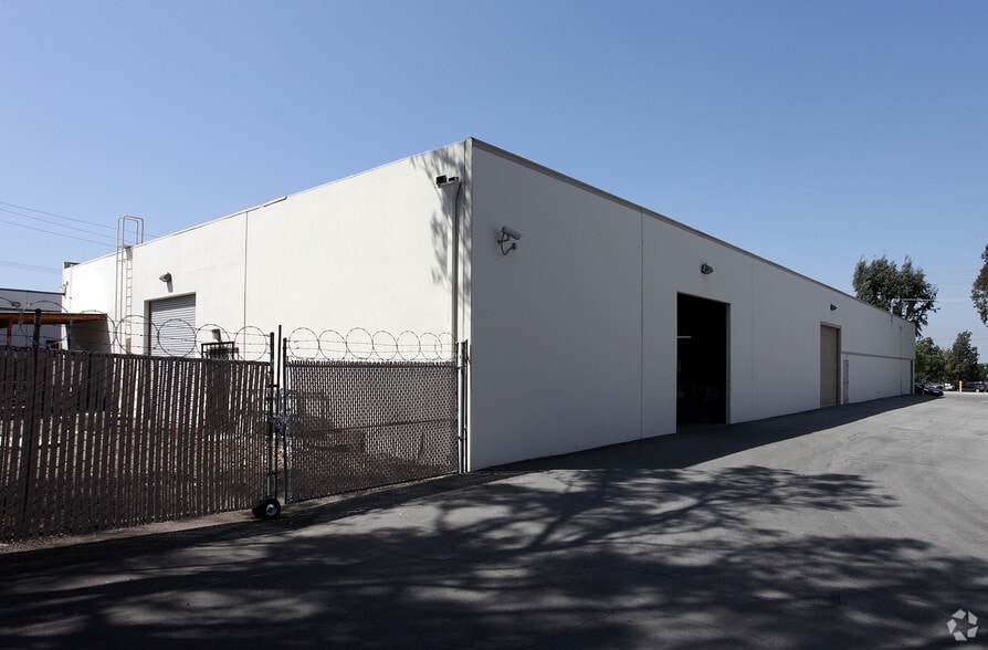 More Photos Of 1250 Railroad St, Corona Warehouse For Lease