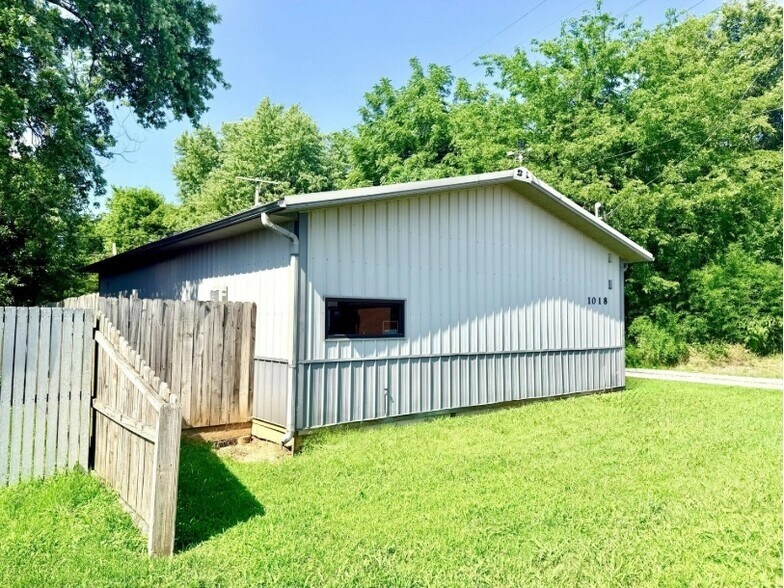 Primary Photo Of 1018 Independence St, Cape Girardeau Industrial For Lease