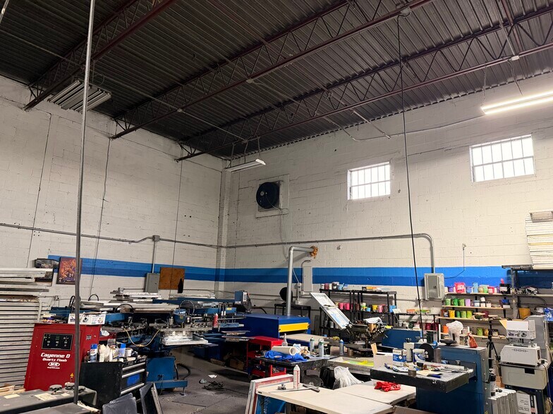 More Photos Of 3533-3539 Lawson Blvd, Oceanside Warehouse For Lease