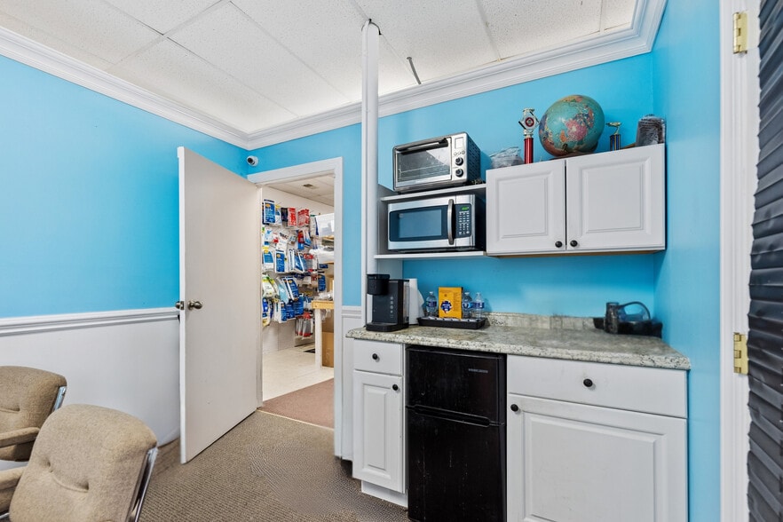 More Photos Of 300 US Highway 9, Freehold Freestanding For Sale