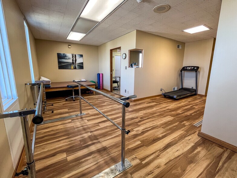 More Photos Of 2001 7th St, Rapid City Office For Sale