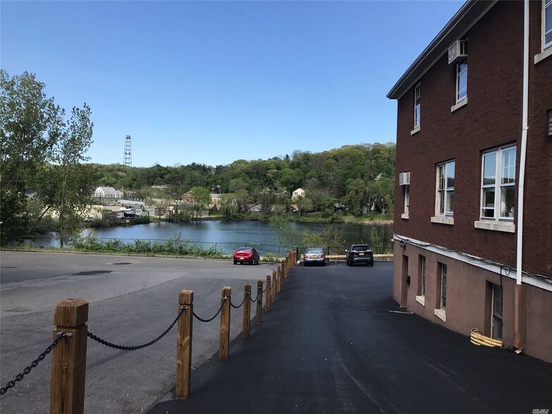 More Photos Of 41 Main St, Roslyn Freestanding For Lease