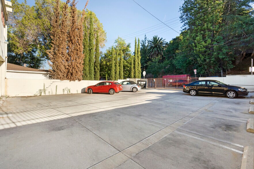 More Photos Of 11112 Ventura Blvd, Studio City Office For Sale