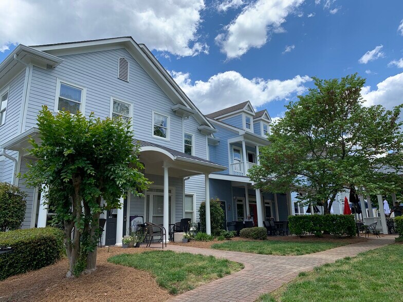 More Photos Of 1055 Canton St, Roswell Storefront Retail Office For Lease