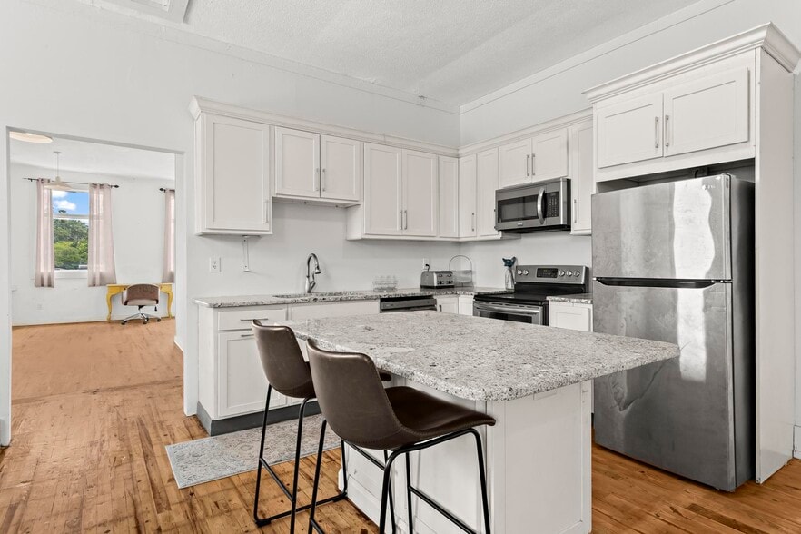 More Photos Of 10117 Commerce St, Summerville Storefront For Sale