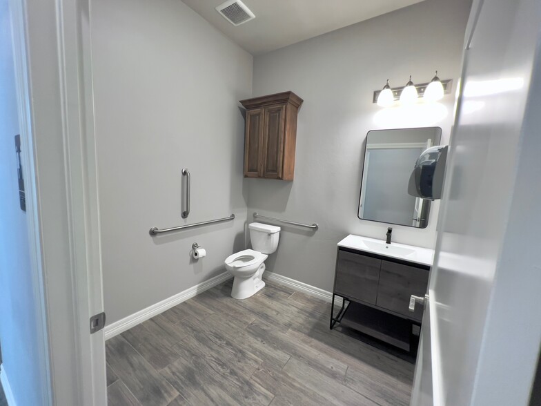 More Photos Of 3420 NW 178th St, Edmond Office For Lease