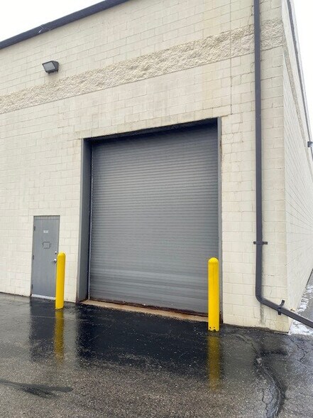 More Photos Of 51915-51945 Gratiot Ave, Chesterfield Manufacturing For Lease