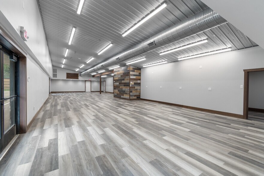 More Photos Of 4291 Manchester Ave NW, North Lawrence Office For Sale