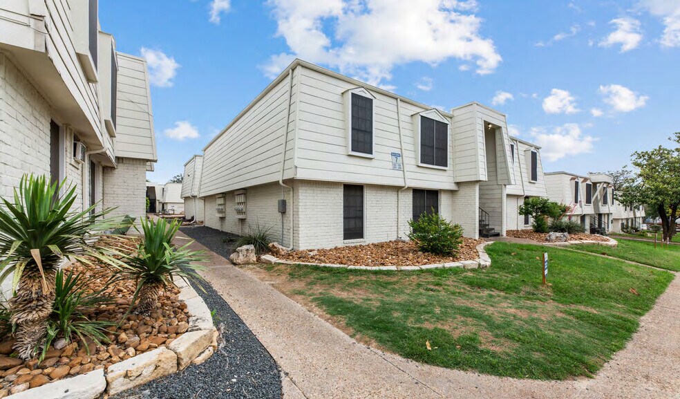 Primary Photo Of 1830 W Rundberg Ln, Austin Apartments For Sale