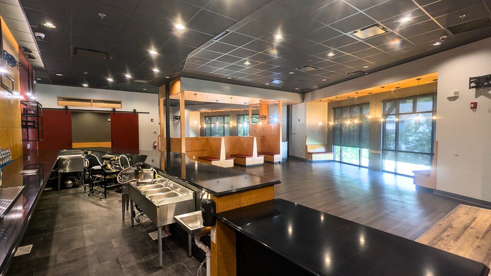 More Photos Of 1285 S College Mall Rd, Bloomington Storefront For Lease
