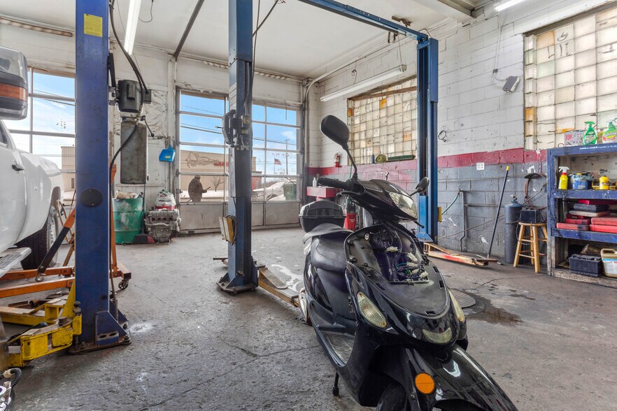 More Photos Of 25985 Groesbeck Rd, Warren Auto Repair For Sale