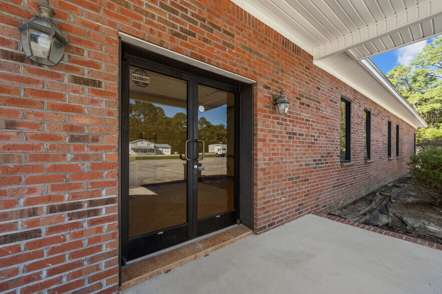 More Photos Of 441 Kinston Hwy, Richlands Office For Sale