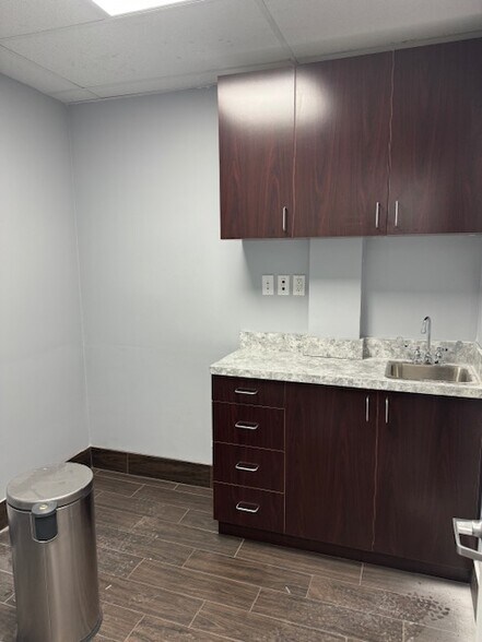 More Photos Of 1028 154th St, Whitestone Storefront Retail Office For Lease