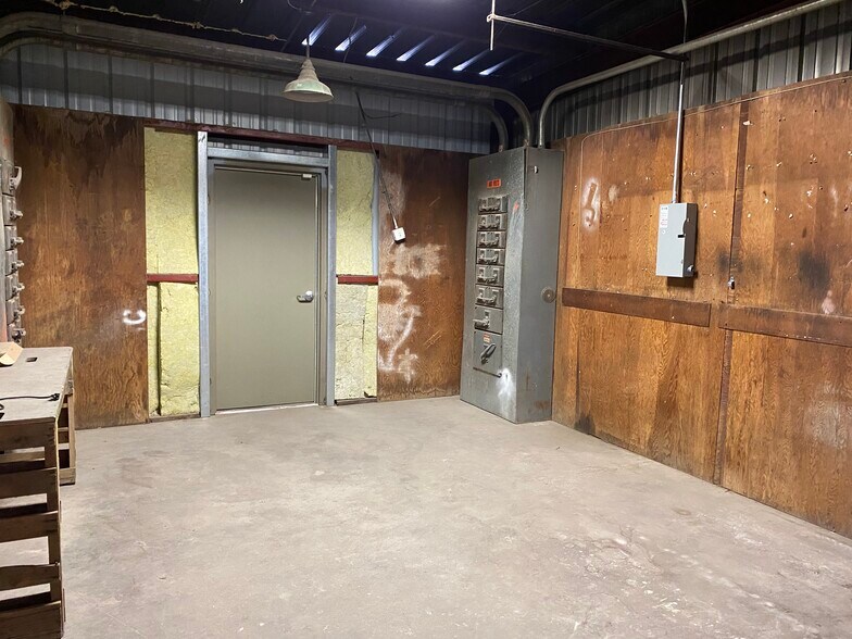 More Photos Of 140 Factory Rd, Eaton Service For Sale