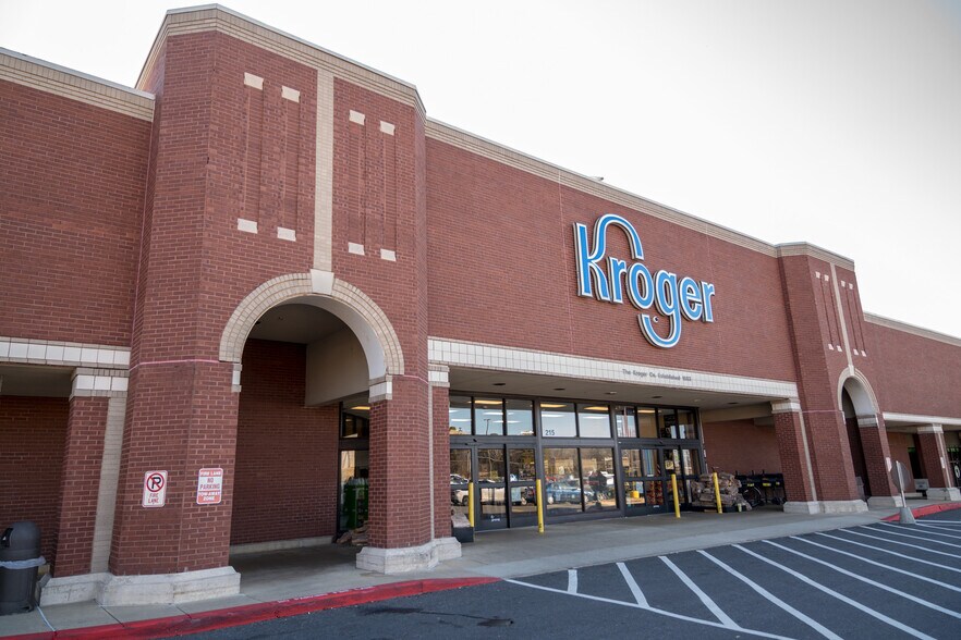 More Photos Of 221 Airport Rd, Hot Springs National Park General Retail For Lease